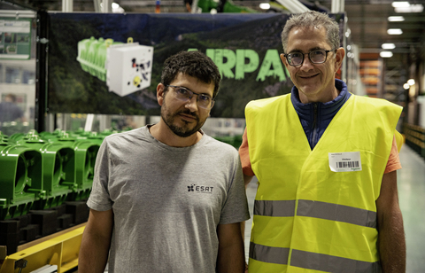 Signature d'un CDD chez Schneider Electric